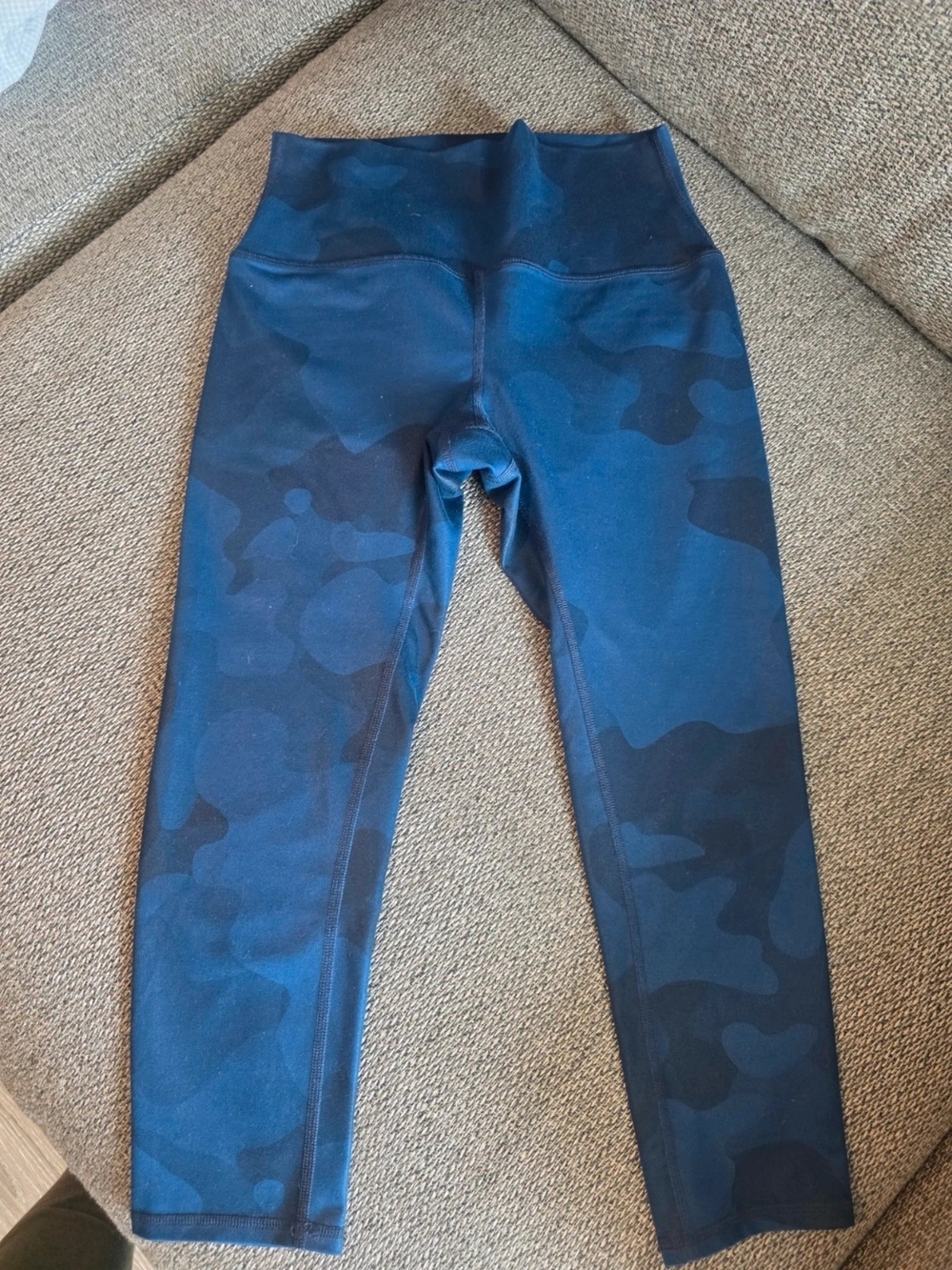 ALO Camo Airbrush Crop Leggings